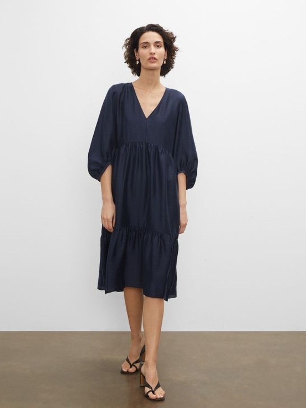 Like New Club Monaco Easy Midi Tiered Dress In Navy - Picture 2 of 16